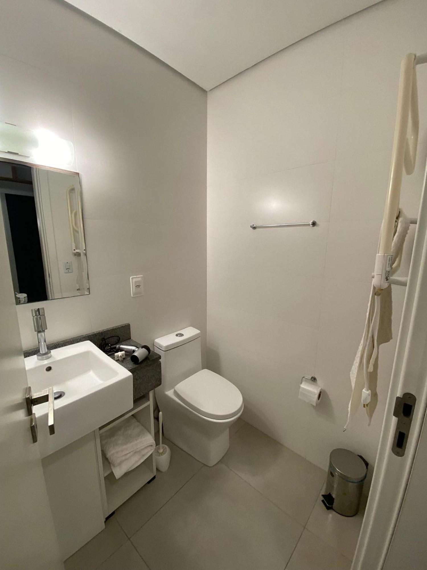 Apto Completo, Central, Com Garagem E Academia! 佩洛塔斯 外观 照片